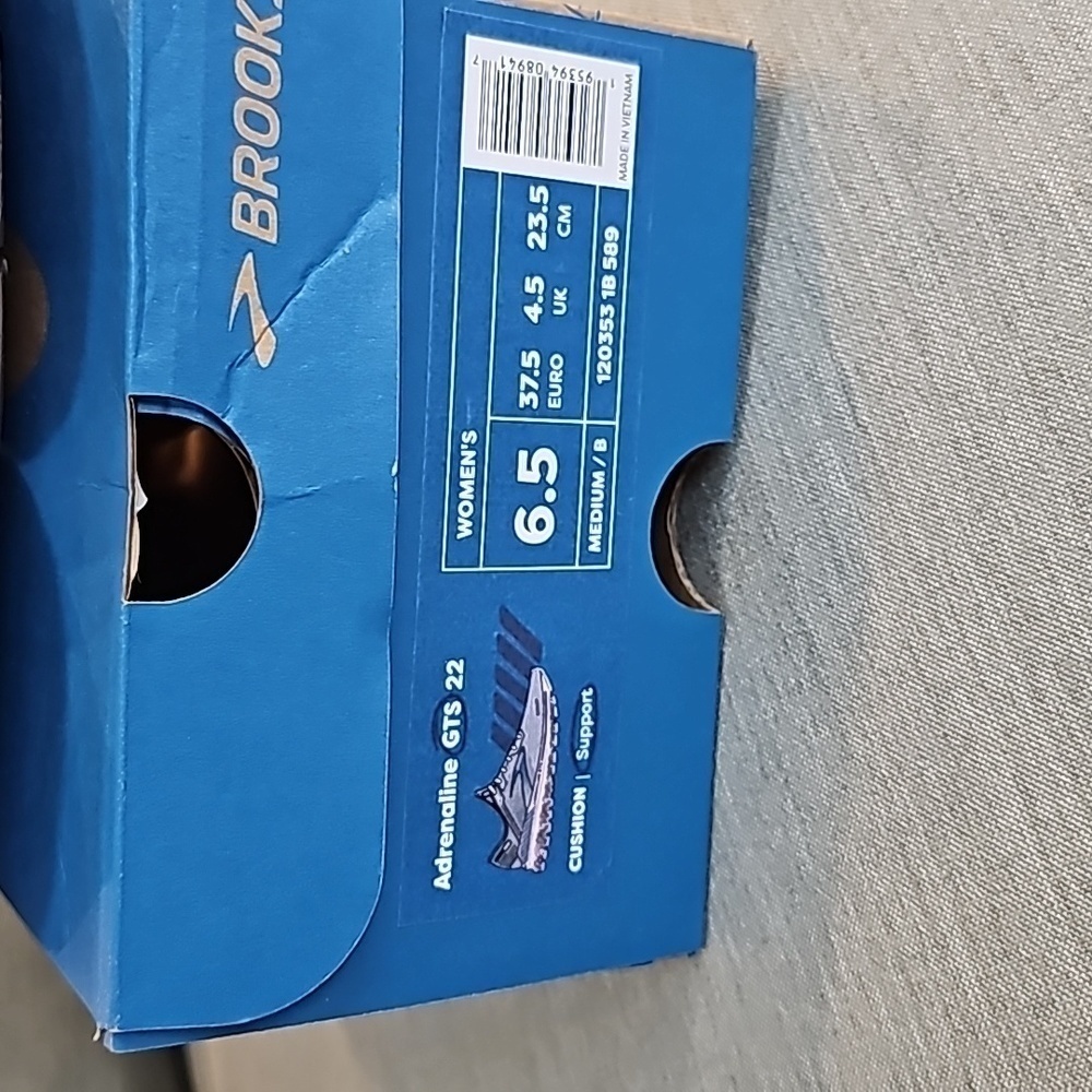 Brooks sneakers - Picture 2 of 8